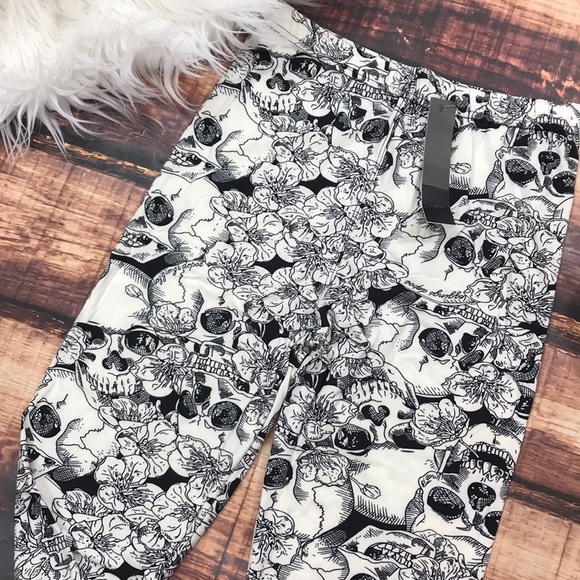 SALE Floral Skull Halloween Super Soft Leggings - Picture 2 of 6
